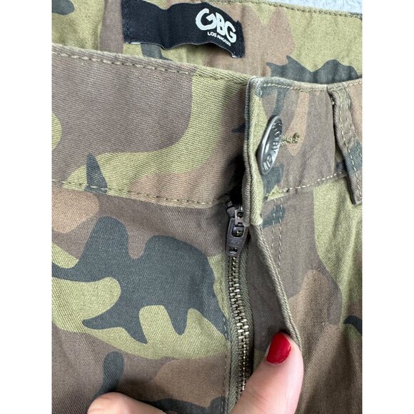 GBG Los Angeles Mens Camo Cargo Shorts Size 32 With Zipper Pockets - PreOwned - Picture 2 of 14